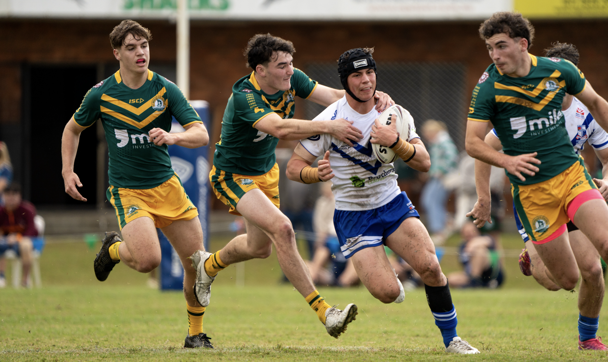 Heavyweights shine as underdogs on opening day